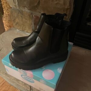 Soda Black Ankle Boots EUC